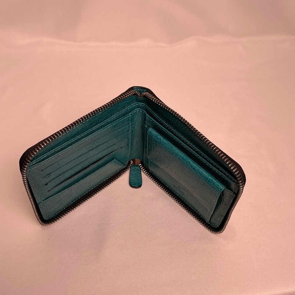 Gucci Coated Canvas Zip Silver Teal Wallet - Picture 12 of 13